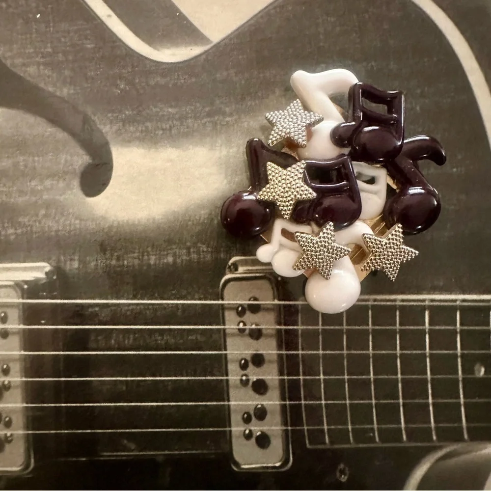 Vintage Bakelite Style Brooch‎ | Music | Musical Notes | Stars | 1980s